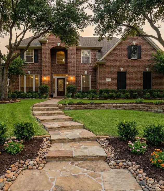 retaining wall construction by Saul's Home Improvement in Houston