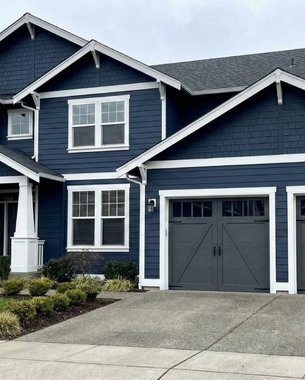 HOA-approved neutral body color on a Woodlands home