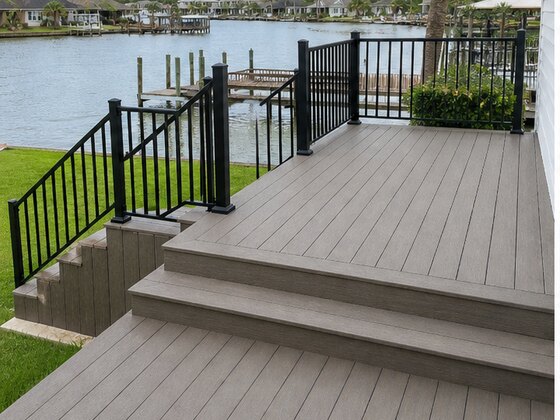 completed composite deck and aluminum fence near Seabrook Clear Lake waterfront